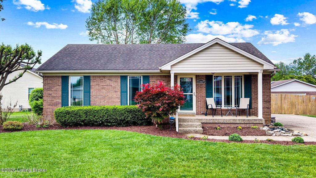 Photo of 13107 Lavenia Ln, Louisville, KY 40272 (MLS # 1714373)
