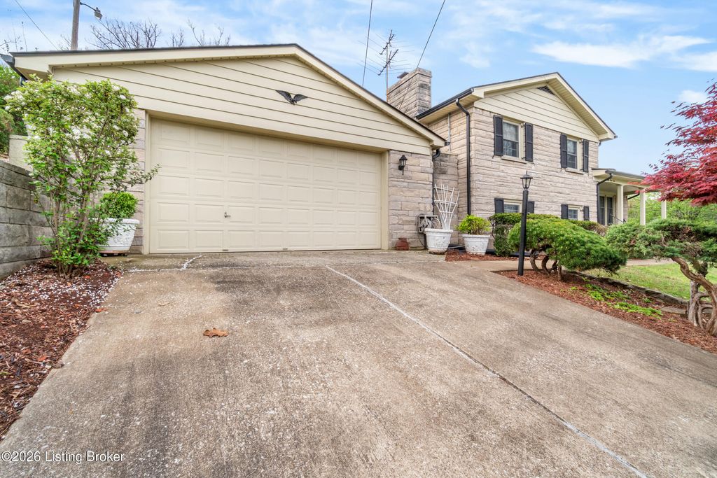 Photo of 7410 Ridan Way, Louisville, KY 40214 (MLS # 1713369)