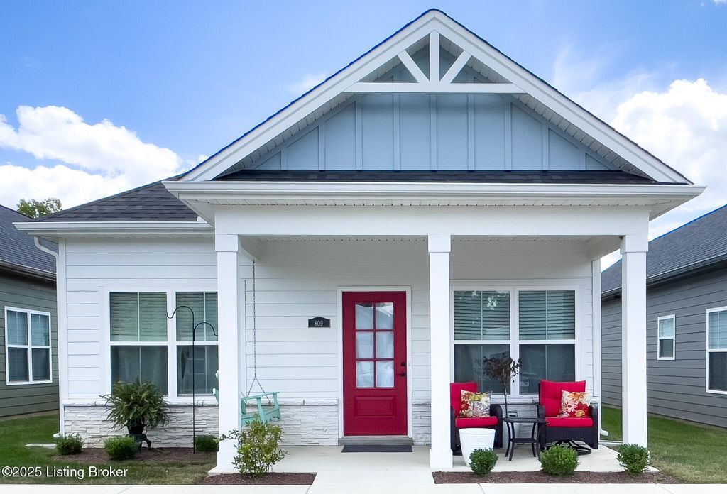 Photo of 809 Rosemary Ln, La Grange, KY 40031 (MLS # 1696363)
