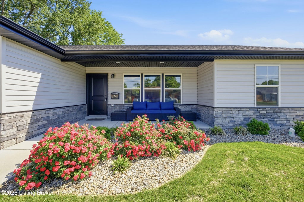 Photo of 6406 Venango Dr, Louisville, KY 40258 (MLS # 1717214)