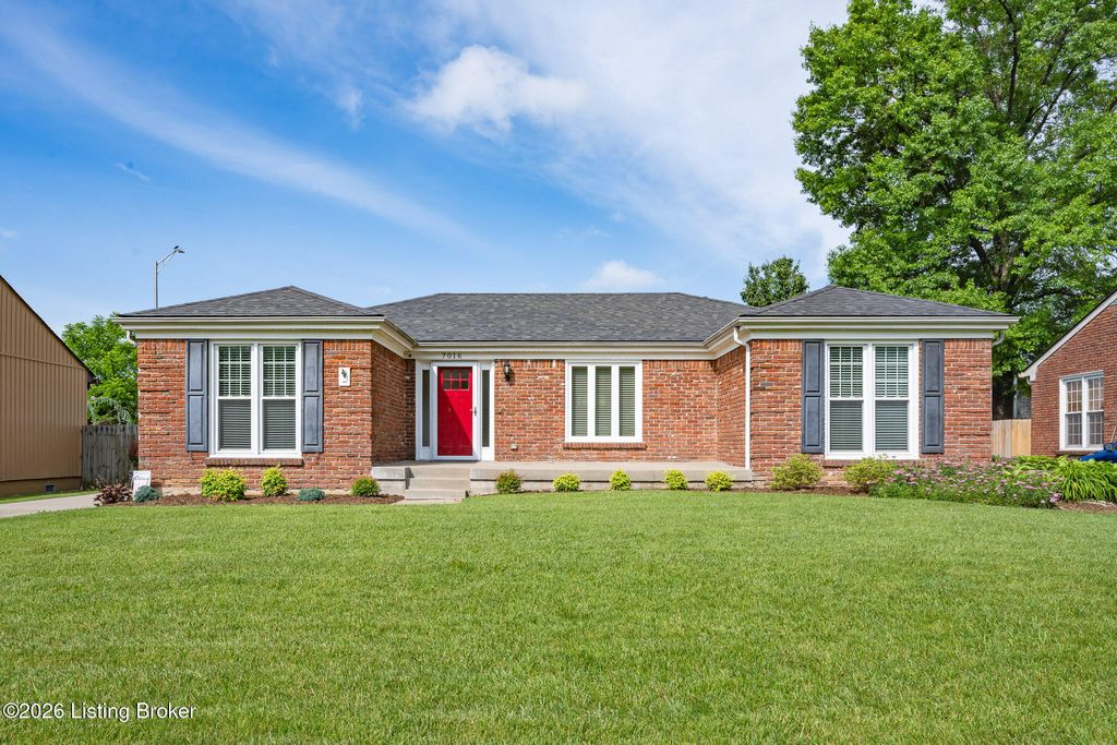 Photo of 7016 Chippenham Rd, Louisville, KY 40222 (MLS # 1718191)