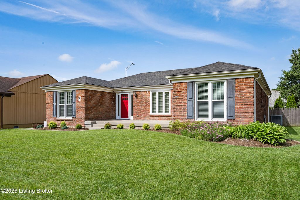 Photo of 7016 Chippenham Rd, Louisville, KY 40222 (MLS # 1718191)