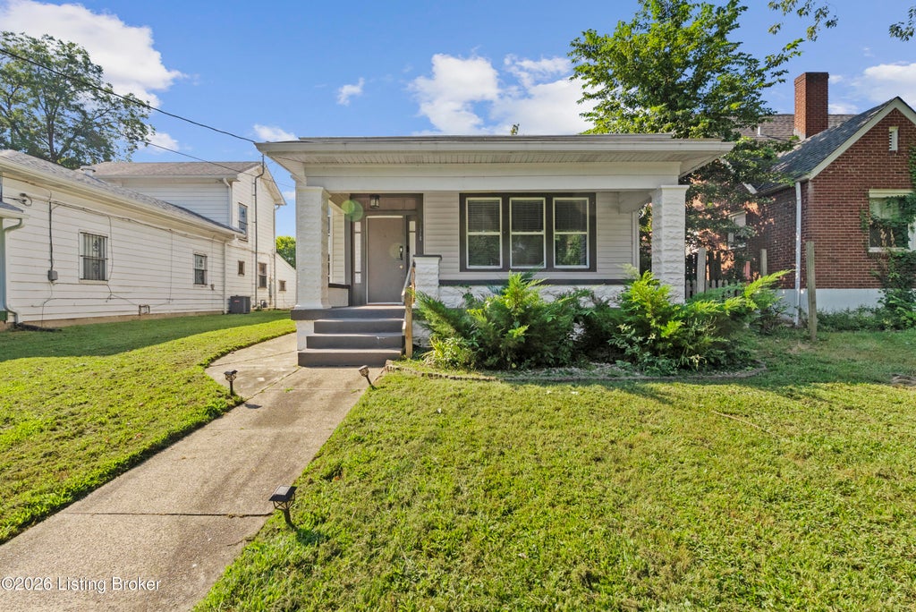 Photo of 3918 Northwestern Pkwy, Louisville, KY 40212 (MLS # 1729282)
