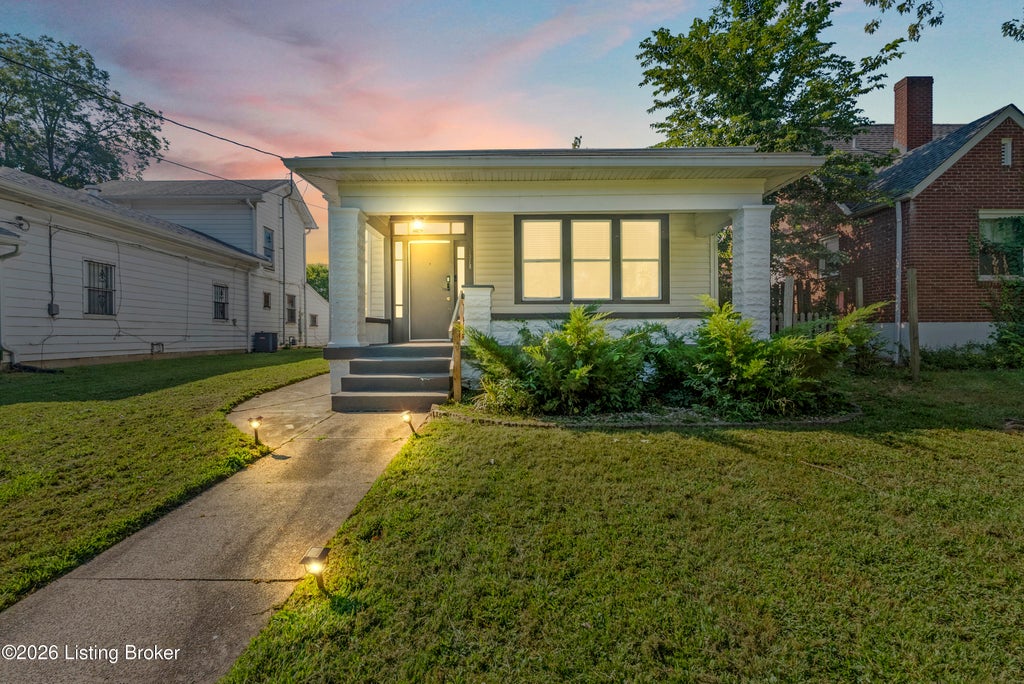 Photo of 3918 Northwestern Pkwy, Louisville, KY 40212 (MLS # 1729282)