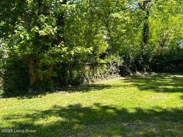 638 Gheens Ave, Louisville, Pennsylvania image 3
