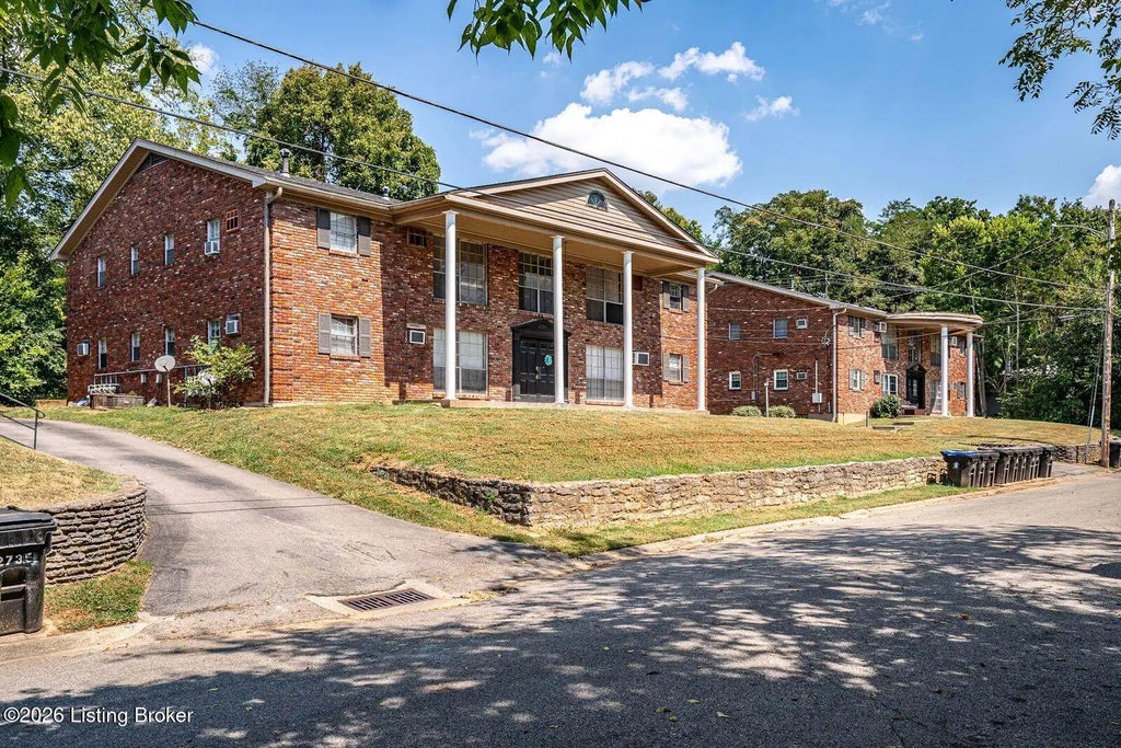 Photo of 2739 Brownsboro Rd, Louisville, KY 40206 (MLS # 1728474)