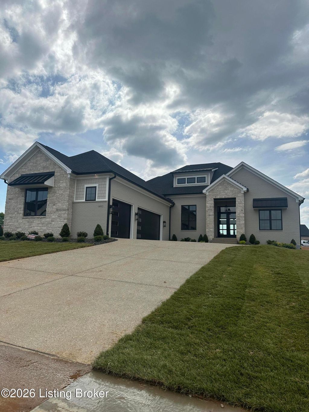 Photo of 4002 Paramont Commons, Prospect, KY 40059 (MLS # 1713650)