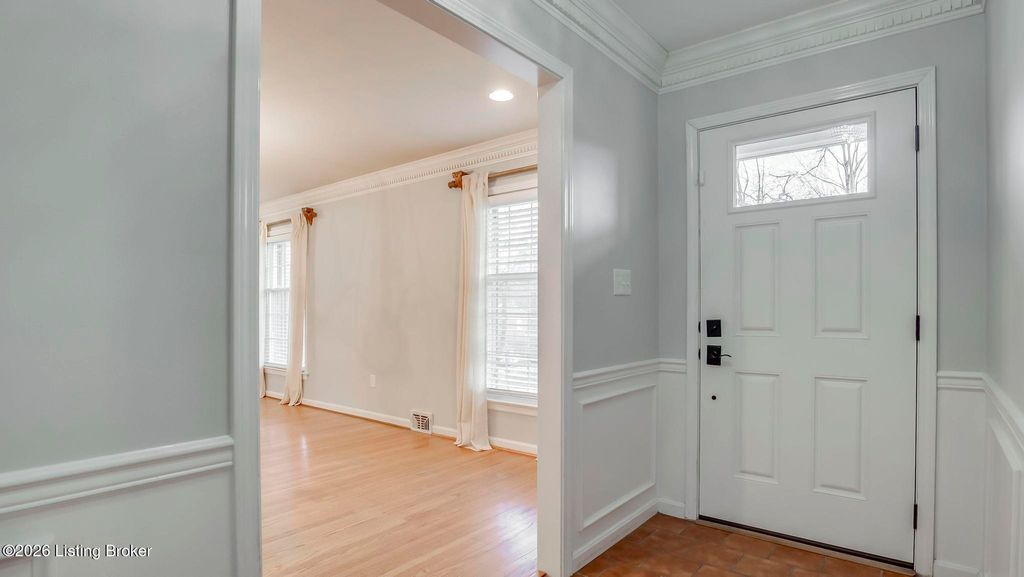 Photo of 4067 Gilman Ave, Louisville, KY 40207 (MLS # 1711115)