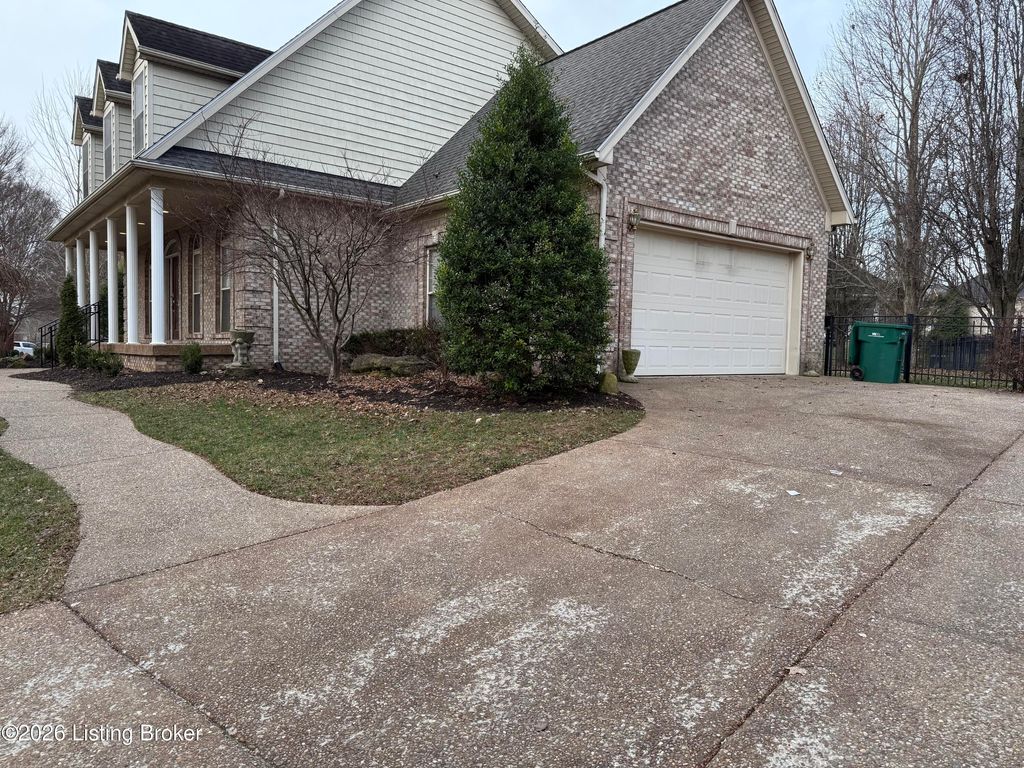 Photo of 11124 Perwinkle Ln, Louisville, KY 40291 (MLS # 1706844)