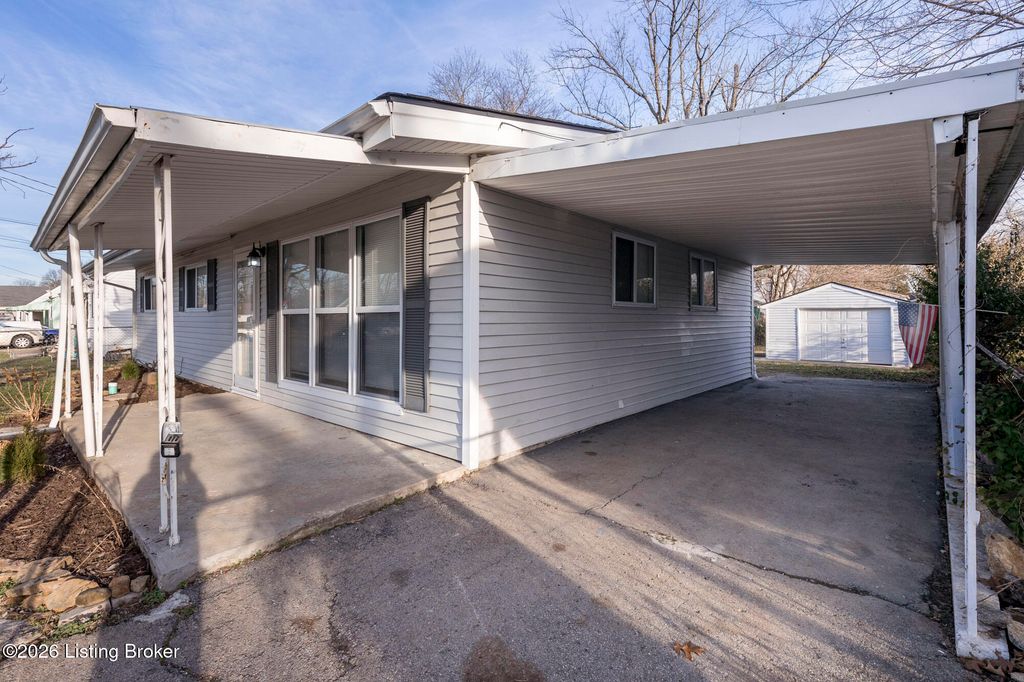 Photo of 13413 Kinross Blvd, Louisville, KY 40272 (MLS # 1706617)