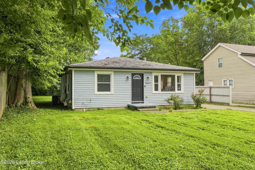 Photo of 2413 Elmore St, Louisville, KY 40216 (MLS # 1726423)