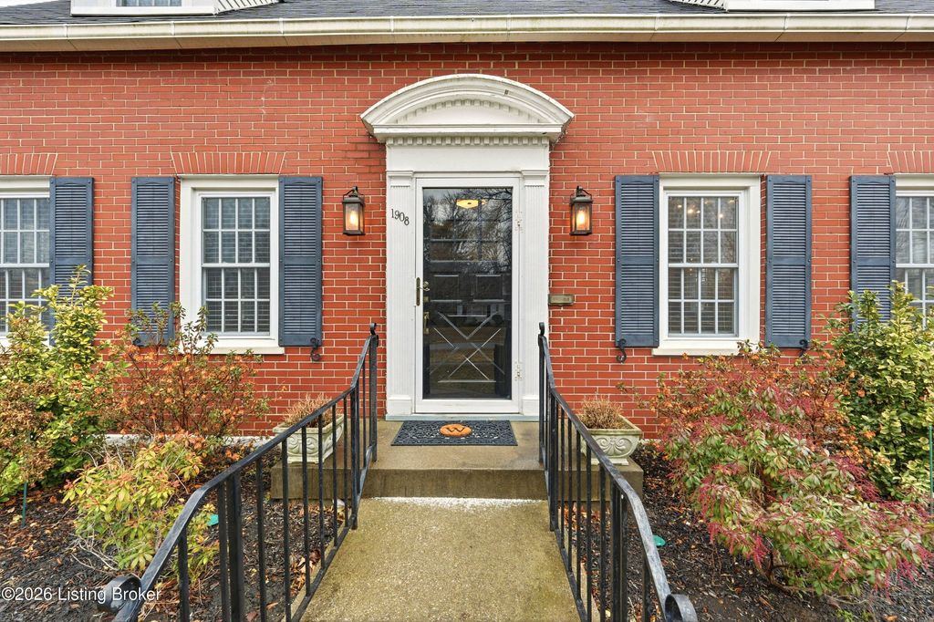 Photo of 1908 Strathmoor Blvd, Louisville, KY 40205 (MLS # 1707661)