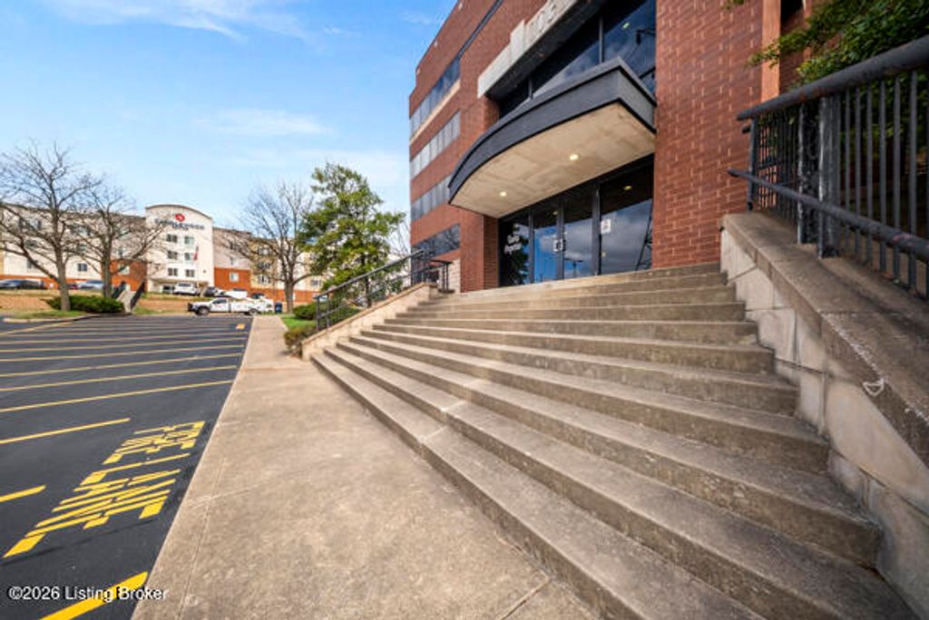 Photo of 1031 Zorn Ave, Louisville, KY 40207 (MLS # 1712142)