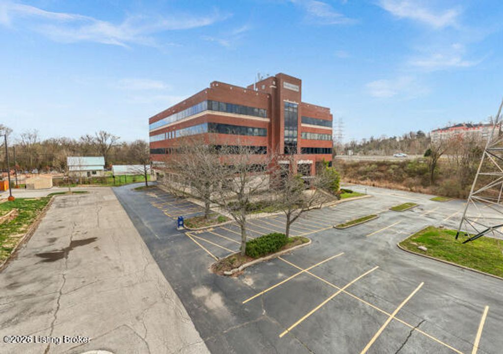 Photo of 1031 Zorn Ave, Louisville, KY 40207 (MLS # 1712142)