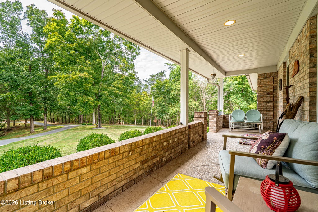 Photo of 1670 Pine Creek Trail, Shepherdsville, KY 40165 (MLS # 1728709)