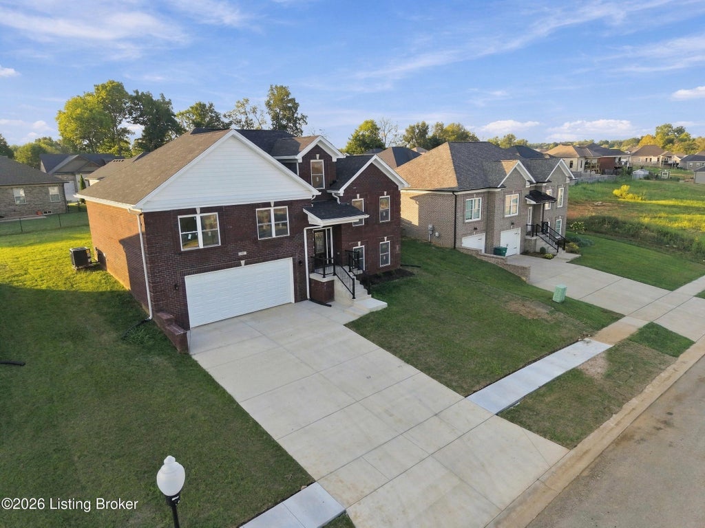 Photo of 219 Bischoff Way, Shepherdsville, KY 40165 (MLS # 1729240)