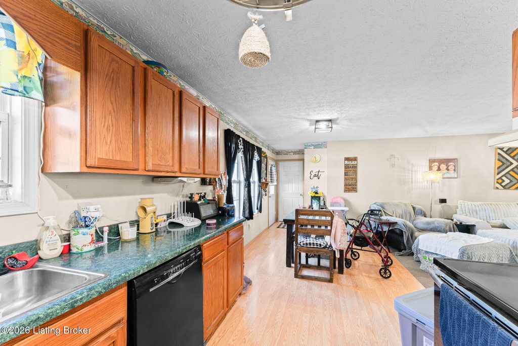 Photo of 65 Windsor Way, Smiths Grove, KY 42171 (MLS # 1707870)