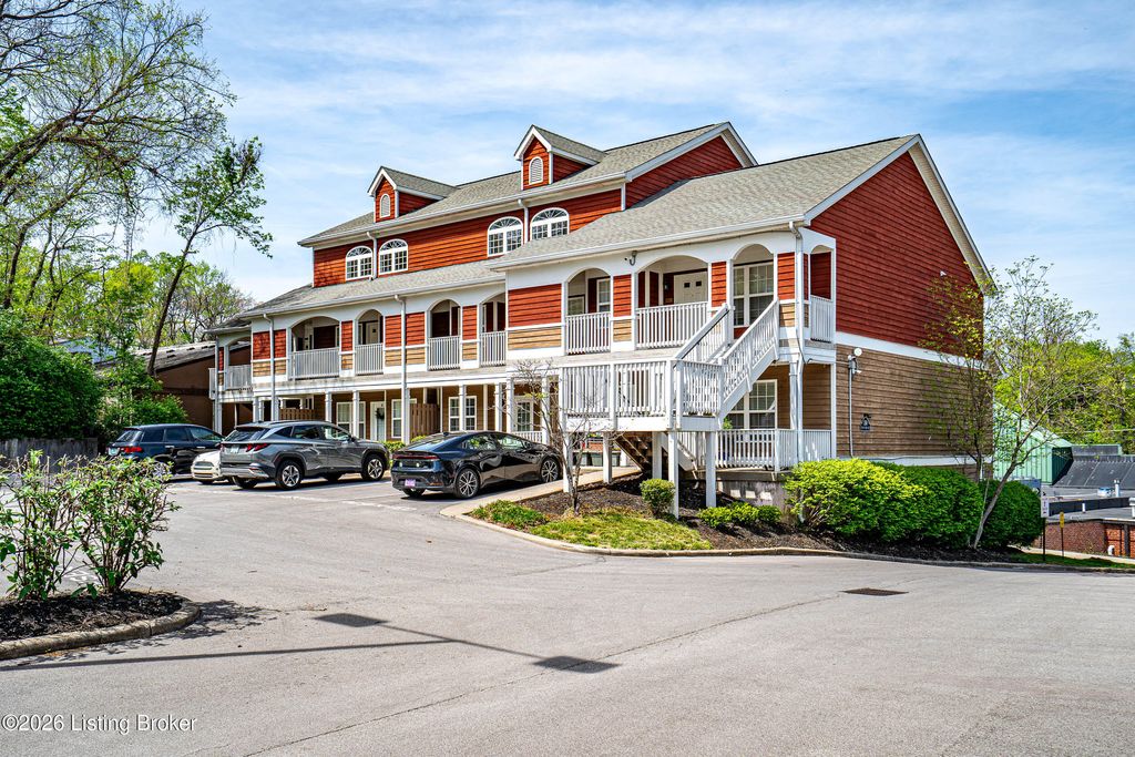 Photo of 250 Crescent Hill Pl #APT 201, Louisville, KY 40206 (MLS # 1714008)