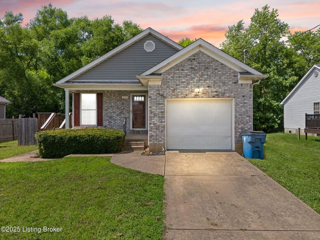Photo of 226 7th Ave, Shepherdsville, KY 40165 (MLS # 1702081)