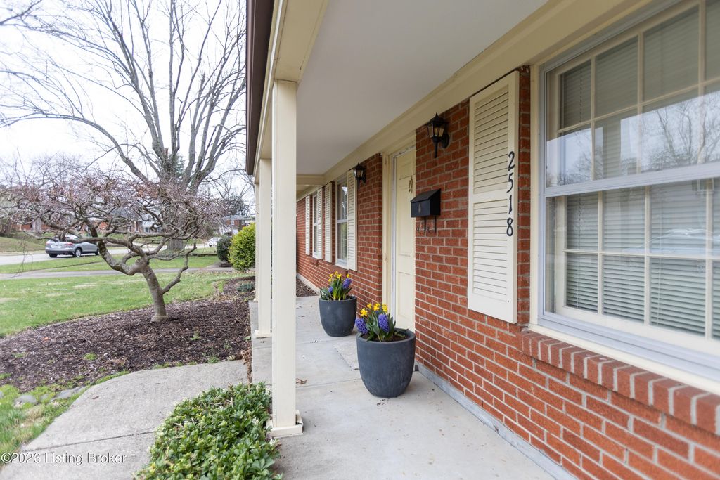 Photo of 2518 Savannah Rd, Louisville, KY 40242 (MLS # 1711892)
