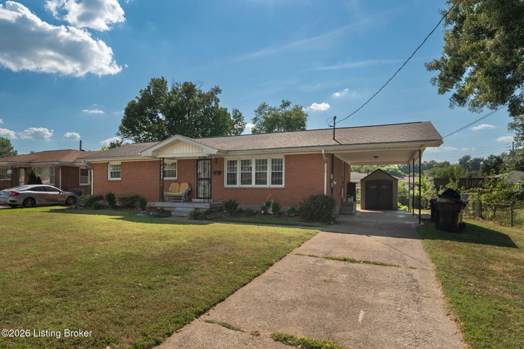 Photo of 4302 Lahnna Dr, Louisville, KY 40216 (MLS # 1728009)
