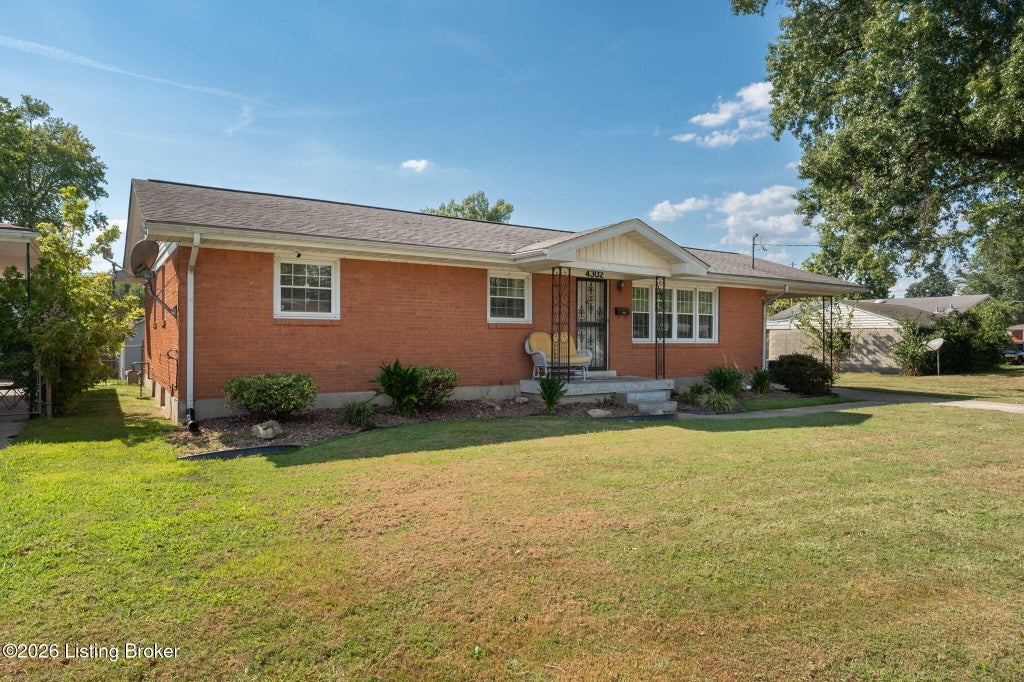 Photo of 4302 Lahnna Dr, Louisville, KY 40216 (MLS # 1728009)