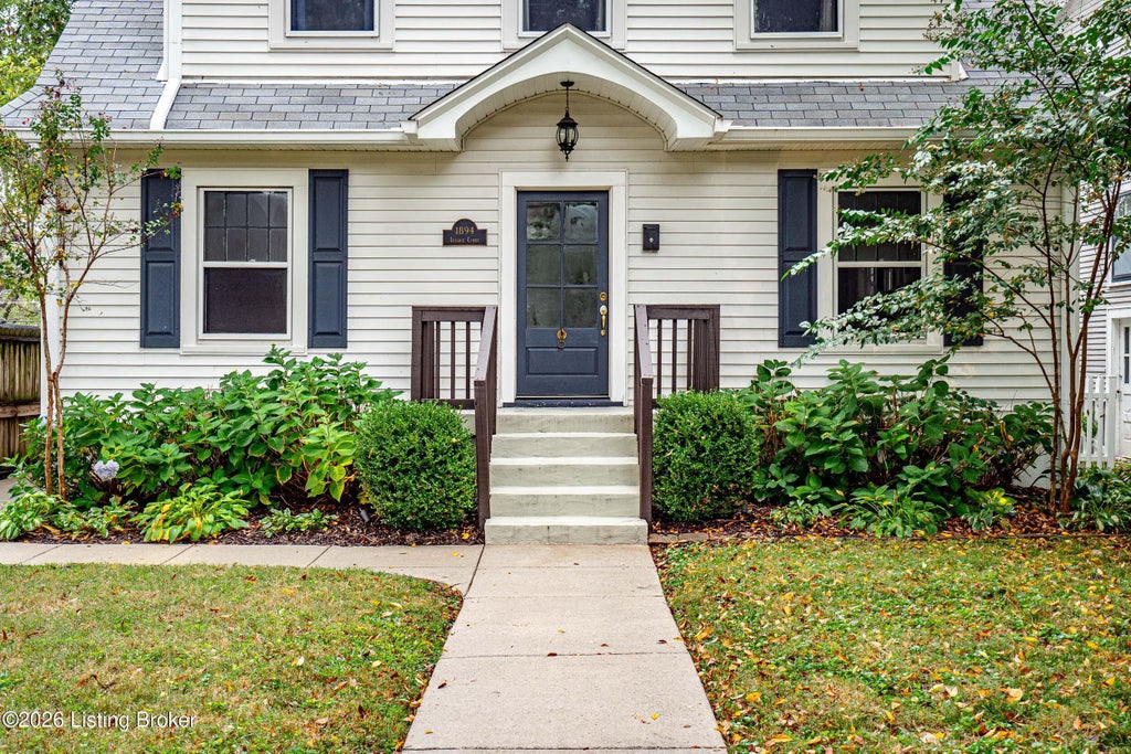 Photo of 1894 Ivanhoe Ct, Louisville, KY 40205 (MLS # 1732275)