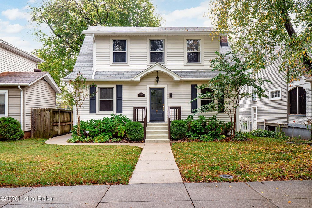 Photo of 1894 Ivanhoe Ct, Louisville, KY 40205 (MLS # 1732275)