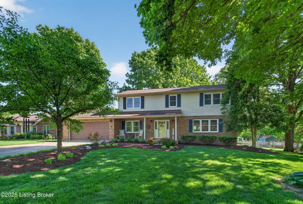 Photo of 237 Poplar Trace, Elizabethtown, KY 42701 (MLS # 1715434)