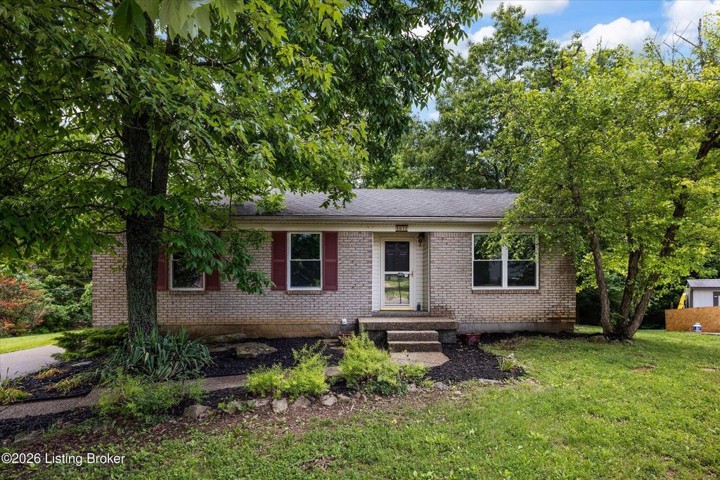 Photo of 1617 Hopkins Ct, La Grange, KY 40031 (MLS # 1718785)