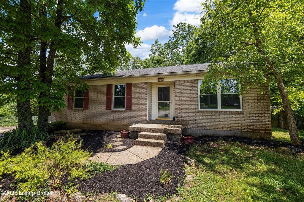 Photo of 1617 Hopkins Ct, La Grange, KY 40031 (MLS # 1718785)