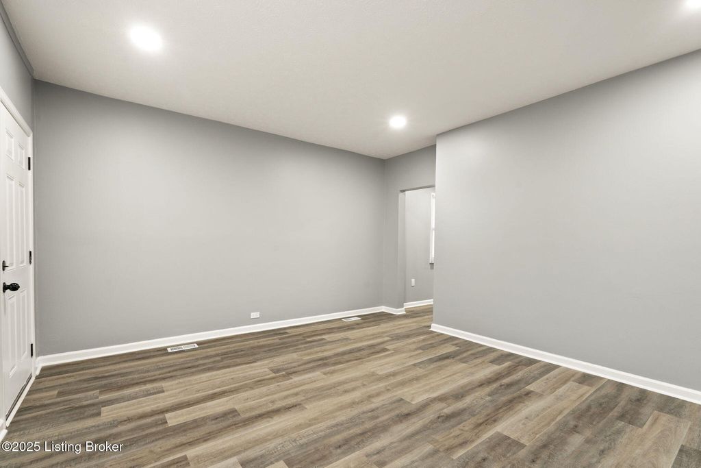 Photo of 2222 Duncan St, Louisville, KY 40212 (MLS # 1705264)