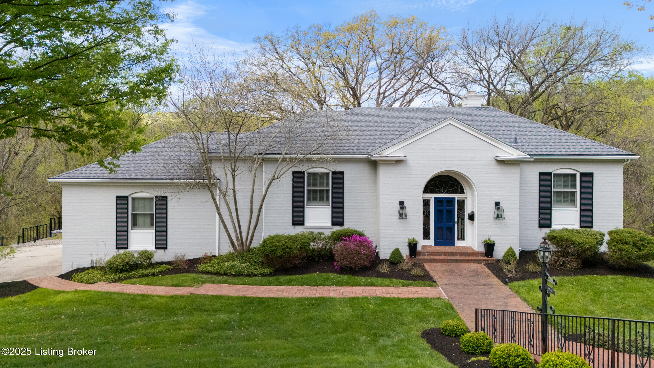 1002 Alta Cir, Louisville, Pennsylvania image 1