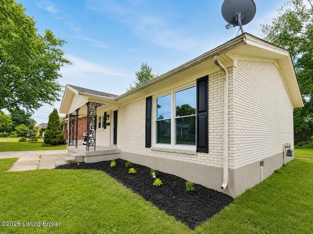 Photo of 8006 Annella Way, Louisville, KY 40219 (MLS # 1723910)