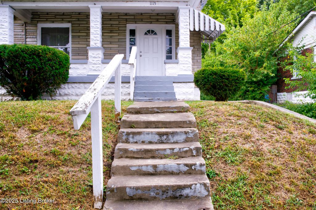 Photo of 1115 S 32nd St, Louisville, KY 40211 (MLS # 1705554)