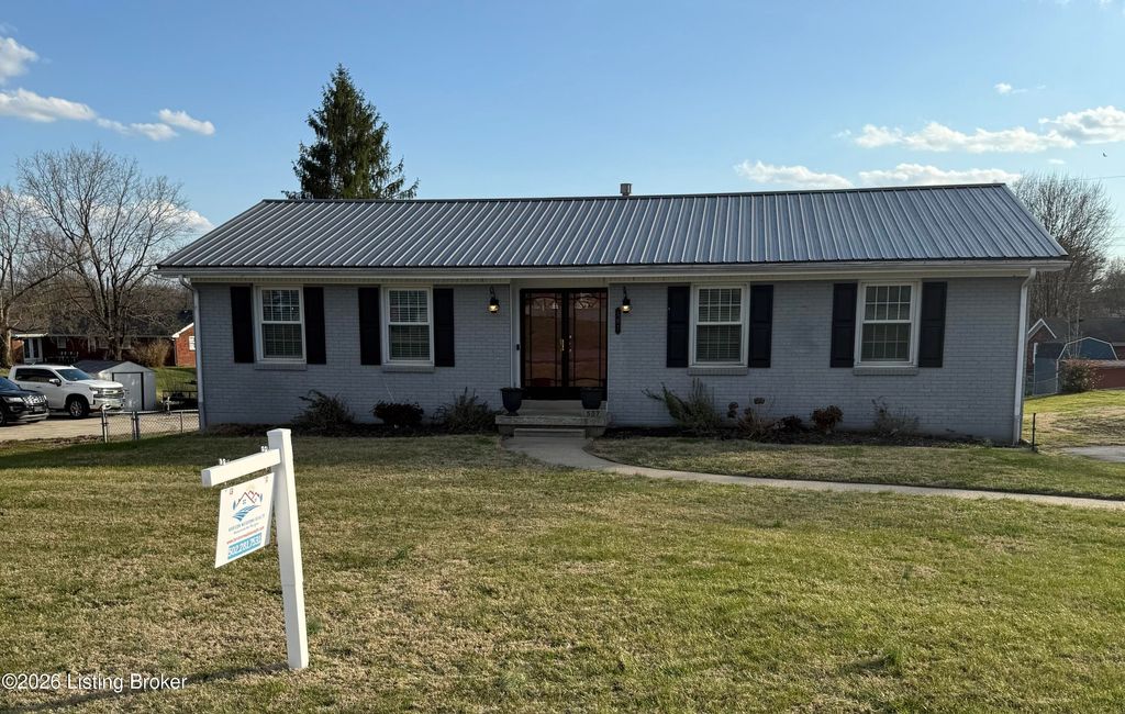 Photo of 507 Spring St, Shelbyville, KY 40065 (MLS # 1710299)