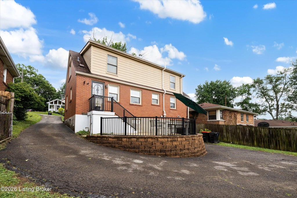 Photo of 1705 Quarry Hill Rd, Louisville, KY 40213 (MLS # 1723834)