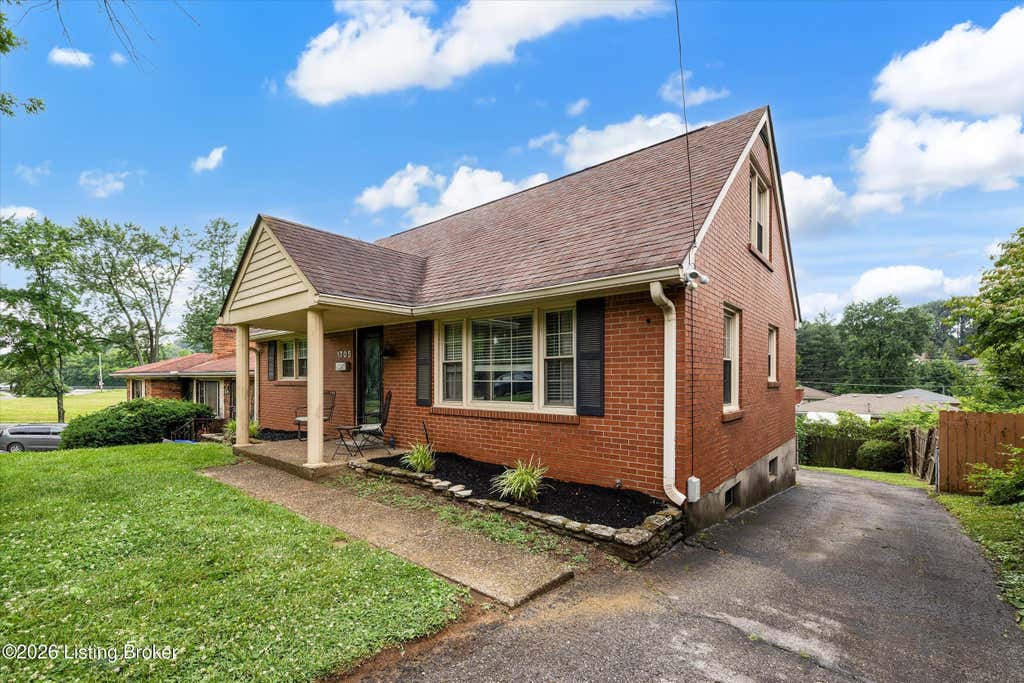 Photo of 1705 Quarry Hill Rd, Louisville, KY 40213 (MLS # 1723834)