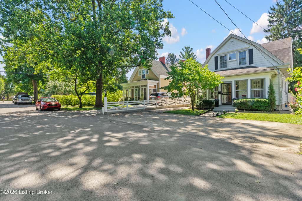 Photo of 2716 Victor Pl, Louisville, KY 40206 (MLS # 1724828)