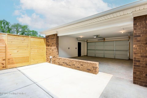 Tiny photo for 617 Burnett Farm Ln, Louisville, KY 40243 (MLS # 1729607)