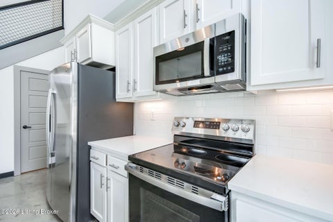 Tiny photo for 617 Burnett Farm Ln, Louisville, KY 40243 (MLS # 1729607)