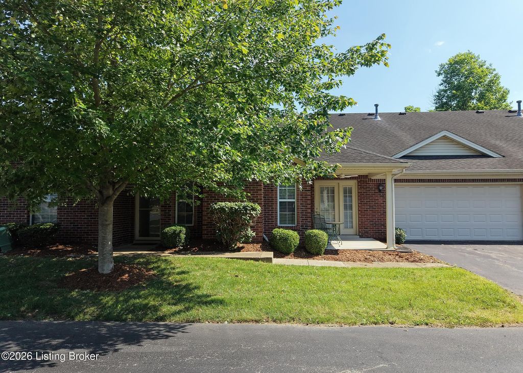 Photo of 11309 Ridge Lake Dr, Louisville, KY 40272 (MLS # 1718180)