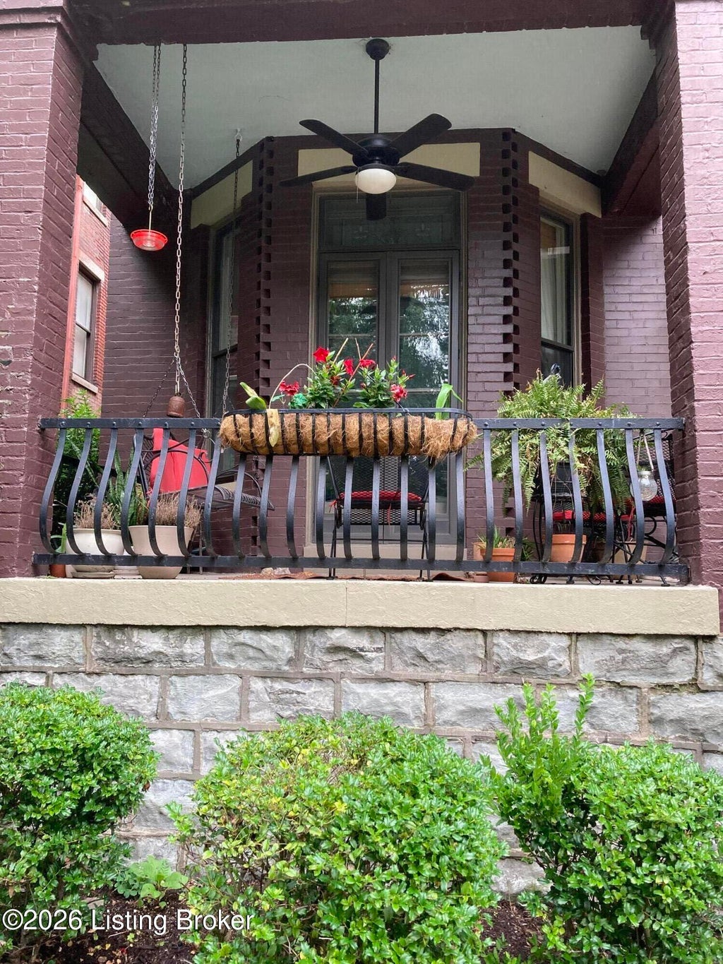 Photo of 1433 Saint James Ct #1, Louisville, KY 40208 (MLS # 1721314)