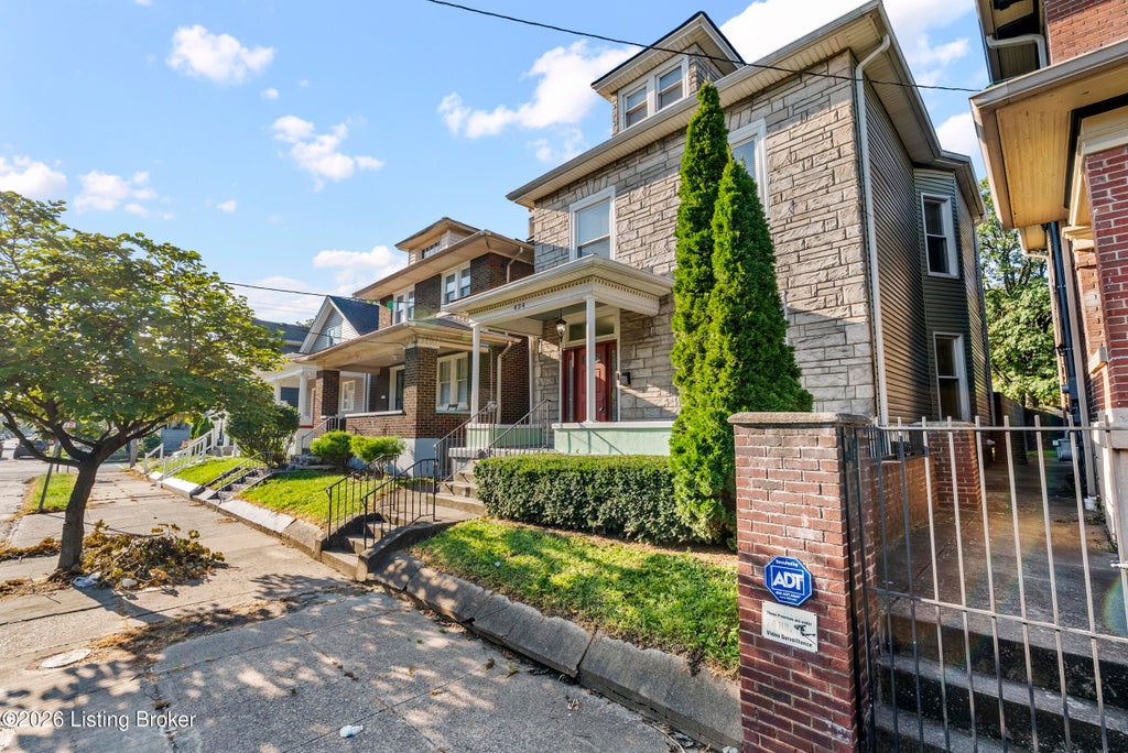 Photo of 434 E Oak St, Louisville, KY 40203 (MLS # 1725375)
