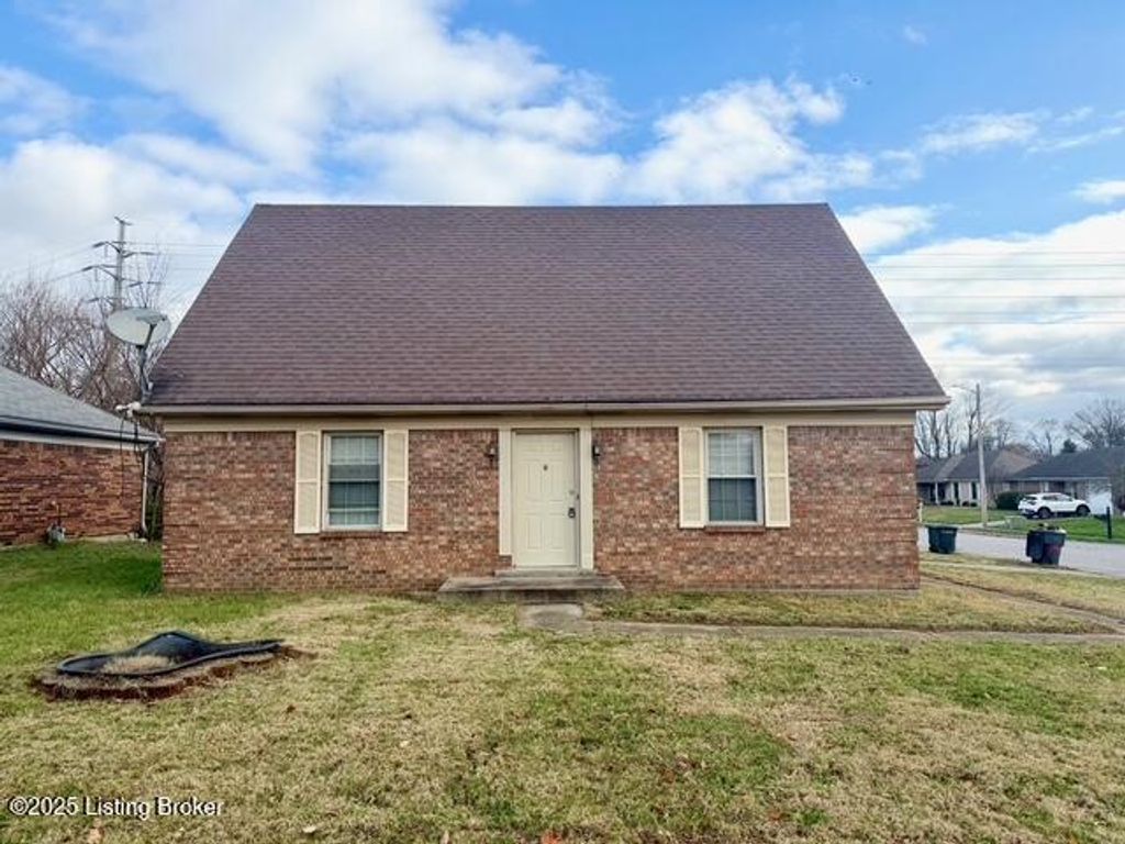 Photo of 600 Ewing Ln, Jeffersonville, IN 47130 (MLS # 1704279)