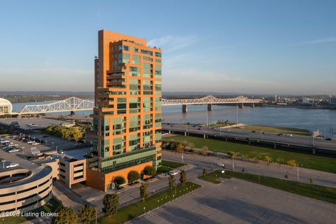 Condo For Sale - 222 E Witherspoon St #1801<br/> Jefferson County, Louisville, KY 40202