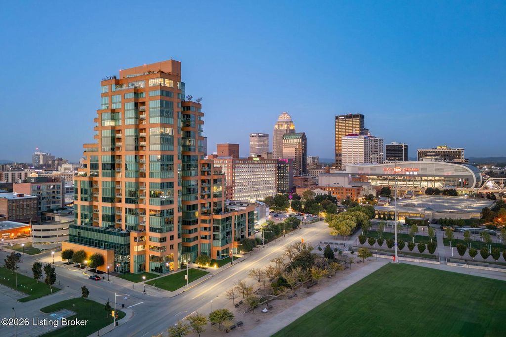 Photo of 222 E Witherspoon St #1801, Louisville, KY 40202 (MLS # 1717928)