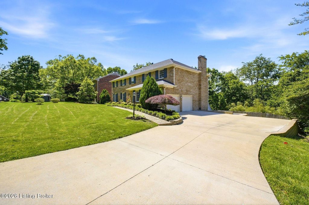 Photo of 5803 Dunraven Ct, Louisville, KY 40222 (MLS # 1717357)