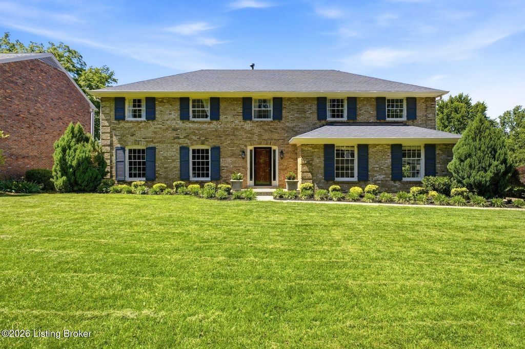 Photo of 5803 Dunraven Ct, Louisville, KY 40222 (MLS # 1717357)