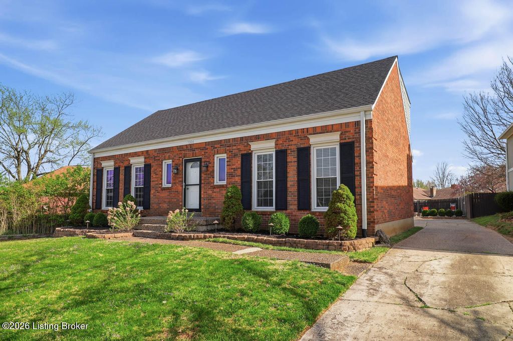 Photo of 7206 Hollow Creek Rd, Louisville, KY 40228 (MLS # 1713151)